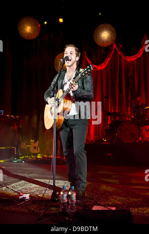 James Morrison die live im HMV Apollo auf der Eröffnung UK Tour Förderung seines letzten Albums "The Awakening" London, England - 09.02.12 Stockfoto