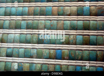 Wand Dekoration aus dem Totentempel Apartments von König Dioser. Dynastie 3, Herrschaft von Dioser (ca 2630-2611). Blau-grüne, Fayencen, leisten moderne Gips Restaurierung. Stockfoto