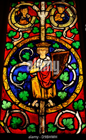 Wurzel Jesse Fenster: Der liegende Jesse, König David und Szenen aus dem Leben Jesu. Topf - Metall Glas, Lack und führen. Deutsch, Schwaben. Anzeige 1280-1300 gemalt. Das Buch Jesaja präsentiert Jesse, ein Vorfahre von Jesus, wie die Wurzel eines großen Baumes Stockfoto