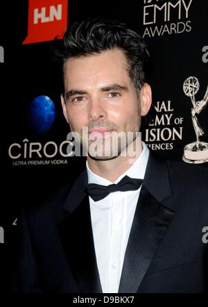 Beverly Hills, Ca. 16. Juni 2013. Jason Thompson im Ankunftsbereich für tagsüber Unterhaltung Emmy Awards, Beverly Hilton Hotel, Beverly Hills, CA 16. Juni 2013. Bildnachweis: Elizabeth Goodenough/Everett Collection/Alamy Live-Nachrichten Stockfoto