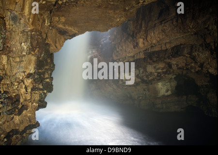 Wasserfall, Smoo Höhle, Durness, Highland, Schottland, Großbritannien, Europa, Höhlen von Smoo, Wasserfall, Hoehle, Smoo Höhle, Durness Stockfoto