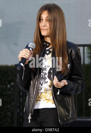 Paris Jackson Michael Jacksons Familie und Kinder verewigt ihre verstorbenen Vater in Zement außerhalb der historischen Graumans Chinese Theater in Hollywood Los Angeles, Kalifornien - 26.01.12 ** nicht zur Veröffentlichung in Deutschland zur Verfügung. Zur Veröffentlichung in den Rest der Welt ** Stockfoto