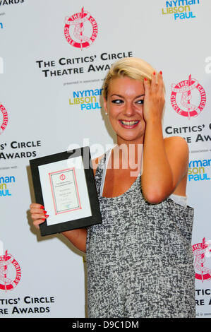 Sheridan Smith Gewinner der besten Schauspielerin für ihre Fackel Weg Leistung der Kritiker Circle Theatre Awards auf der Prince Of Wales Theatre London, England - 24.01.12 Stockfoto