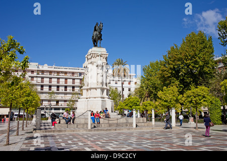 Denkmal für König Saint Ferdinand am neuen Platz (Spanisch: Plaza Nueva) in Sevilla, Spanien. Stockfoto