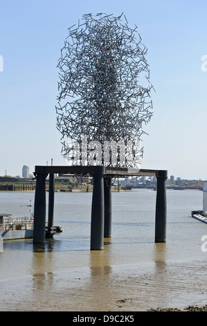 "Quantum Wolke" Draht Skulptur von Anthony Gormley am Thames River, Greenwich, England, Vereinigtes Königreich. Stockfoto