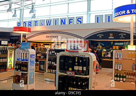 Hafen und Weine shop Francisco Sa Carneiro Flughafen Porto Portugal Stockfoto