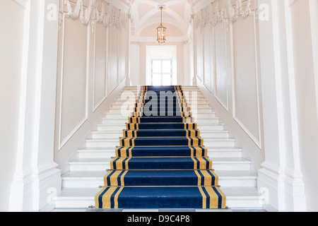 Treppenhaus im polnischen Palast. Königsschloss in Warschau zum Weltkulturerbe. Stockfoto