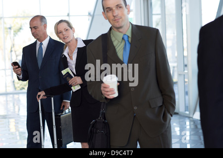 Geschäftsleute in Warteschlange Stockfoto