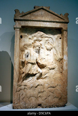 Grab Stele. Pentelic Marmor, gefunden in der Nähe des Olympieion, Athen. Die Stele hatte die Form einer saiskos mit Pilastern, ein epistyle und einem Giebel, der horizontalen Gesims. Stockfoto