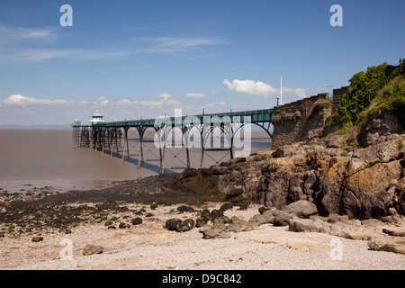 Clevedon Pier - EIN restaurierter viktorianischer Pier, der ein denkmalgeschütztes Gebäude in Somerset, England, ist Stockfoto