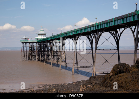 Clevedon Pier - EIN restaurierter viktorianischer Pier, der ein denkmalgeschütztes Gebäude in Somerset, England, ist Stockfoto