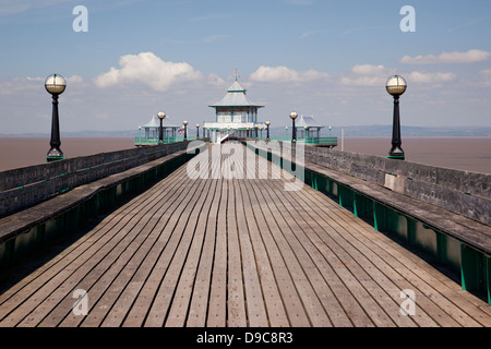 Clevedon Pier - EIN restaurierter viktorianischer Pier, der ein denkmalgeschütztes Gebäude in Somerset, England, ist Stockfoto