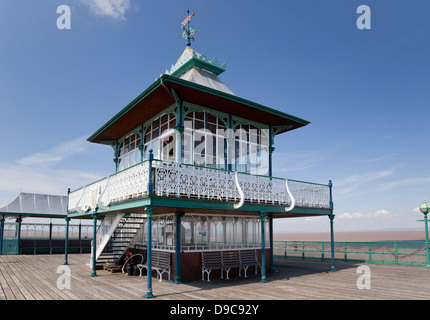 Clevedon Pier ein restaurierter viktorianischer Pier, der ein denkmalgeschütztes Gebäude in Somerset, England ist Stockfoto