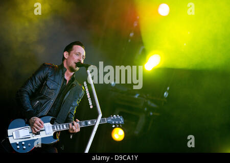 Der Sänger von der dänischen Band "Volbeat", Michael Poulsen, führt auf der Bühne bei Rock Im Park 2013-Musik-Festival in Nürnberg, 7. Juni 2013. Foto: Daniel Karmann Stockfoto