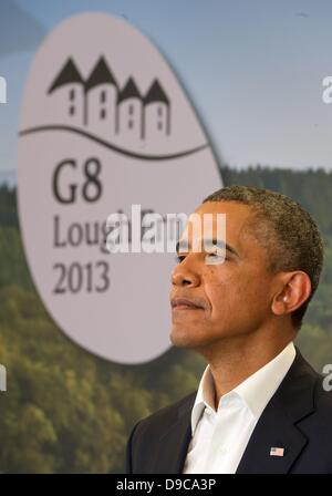 Enniskillen, Nordirland / Großbritannien. 17. Juni 2013. US-Präsident Barack Obama gibt eine Pressekonferenz auf dem G8-Gipfel in Enniskillen, Nordirland / Großbritannien, 17. Juni 2013. Der G8-Gipfel findet in einem Golfhotel am Lough Erne am 17. und 18. Juni 2013. Foto: TIM BRAKEMEIER/Dpa/Alamy Live News Stockfoto