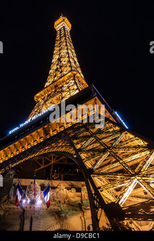 LAS VES, USA - 03. JUNI 2013: Paris Casino Resort Hotel in Las Vegas bei Nacht Stockfoto