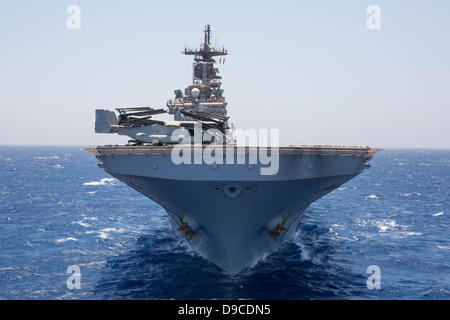 U.S. Navy amphibischer Angriff Schiff USS Kearsarge im Betrieb 16. Juni 2013 im Roten Meer. Stockfoto