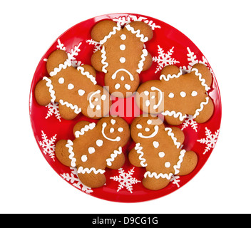 Lebkuchen Mann auf roten Weihnachtsteller, isoliert auf weiß Stockfoto