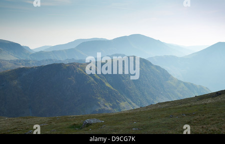 Blick in Richtung Fleetwith Hecht von unterhalb des Gipfels von Dale Head in Buttermere, Lake District. Stockfoto