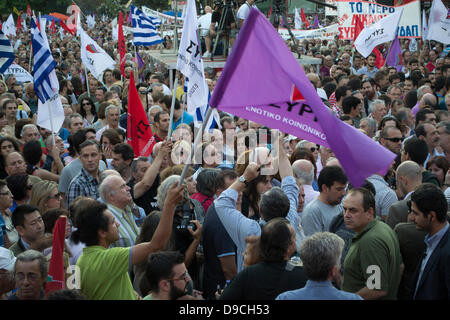 Athen, Griechenland, 17. Juni 2013. Griechische Partei SYRIZA Oppositionsführer, befasst sich mit Alexis Tsipras Unterstützer ein Jahr nach den Parlamentswahlen 2012. Stockfoto