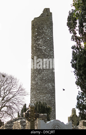 Abgebildet ist der Rundturm in Monasterboice, Drogheda, Co. Louth, Irland. Stockfoto