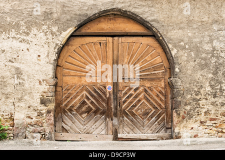 Altes Holztor, alte Holztor, Stockfoto