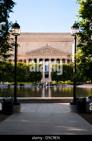 The U.S. National Archives gesehen von der Smithsonian National Sculpture Garden Stockfoto