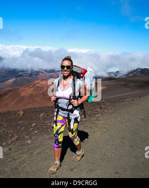 Wanderer geht auf die Sliding Sands Trail im Haleakala National Park auf Maui Stockfoto