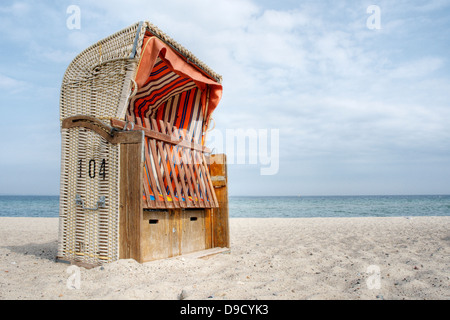 Strandkorb an der Ostsee Stockfoto