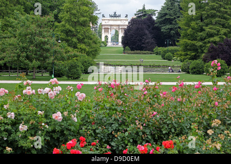 Der Frieden-Bogen (Arco della Pace) im Sempione Park in Mailand Italien Stockfoto