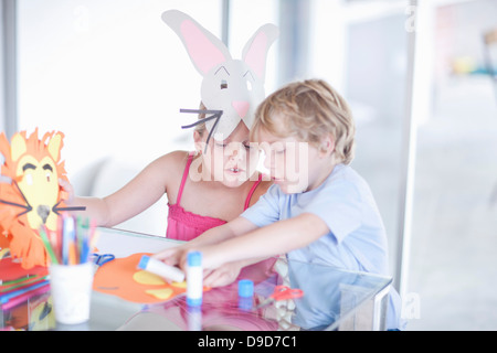 Kinder Maske machen party Stockfoto