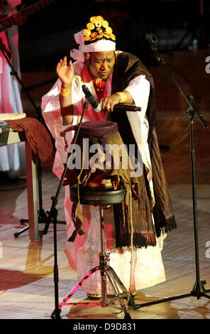 Khaira Arby "The Living Legacy von 30 Millionen Untold Stories" live Konzert New York City, USA - 25.03.11 Stockfoto