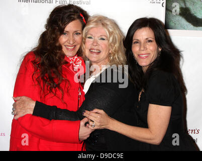 Joely Fisher, Connie Stevens, Tricia Leigh FIsher "Rettende Gnade B. Jones" Screening Laemmle Sunset 5 Theater angekommen. West Hollywood, Kalifornien - 26.03.11 Stockfoto