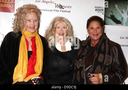 Sally Kirkland, Connie Stevens, Lainie Kazan "Rettende Gnade B. Jones" Screening Laemmle Sunset 5 Theater angekommen. West Hollywood, Kalifornien - 26.03.11 Stockfoto