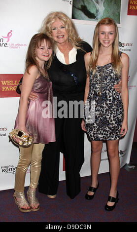 Liberty-Smith, Connie Stevens, Rylee Fansler "Rettende Gnade B. Jones" Screening Laemmle Sunset 5 Theater angekommen. West Hollywood, Kalifornien - 26.03.11 Stockfoto