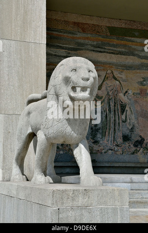 Statue eines Löwen außerhalb Finanzdirektion, Zürich, Schweiz. Stockfoto