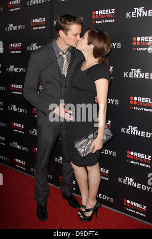 Autumn Reeser und Freund Jesse Warren Welt-Premiere von "The Kennedys" an der Academy of Motion Pictures Arts and Sciences Samuel Goldwyn Theater Beverly Hills, Kalifornien - 28.03.11 Stockfoto