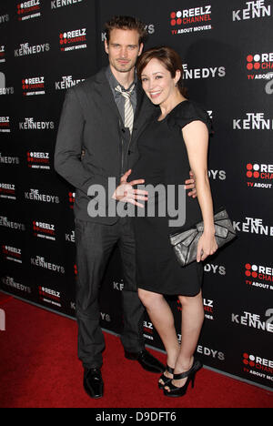 Autumn Reeser und Freund Jesse Warren Welt-Premiere von "The Kennedys" an der Academy of Motion Pictures Arts and Sciences Samuel Goldwyn Theater Beverly Hills, Kalifornien - 28.03.11 Stockfoto