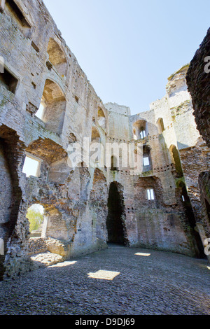 Das Innere des Nunney Schloß Ruinen, gebaut in der 1370s, in der Nähe von Frome, Somerset, England, UK Stockfoto