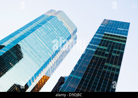 Seitlicher Blick auf Hochhäuser Stockfoto