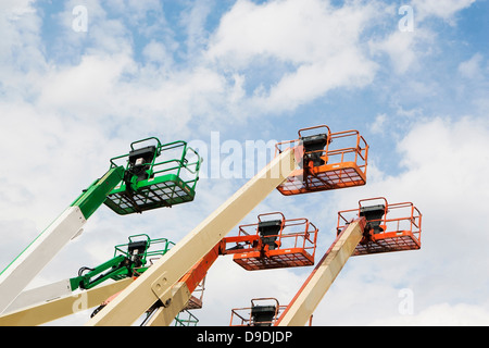 Niedrigen Winkel Seitenansicht des Cherry pickers Stockfoto