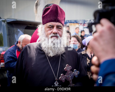 Führer der Prozession organisiert aus Protest gegen die Demonstration für den internationalen Tag gegen Homophobie in Tiflis. Stockfoto