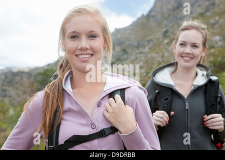 Porträt von zwei Mädchen, Wandern Stockfoto