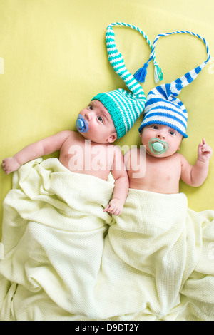 Zwillinge Brüder Babys Jungen Stockfoto
