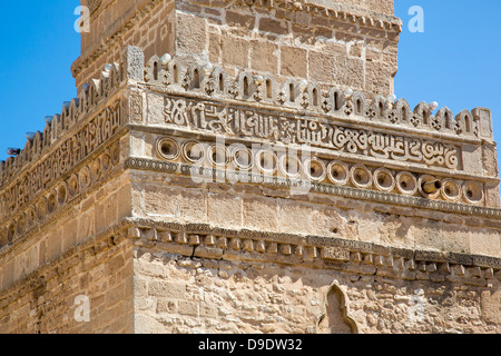 Arabische Inschrift, Minarett der großen Moschee in der Medina von Sfax Tunesien Stockfoto