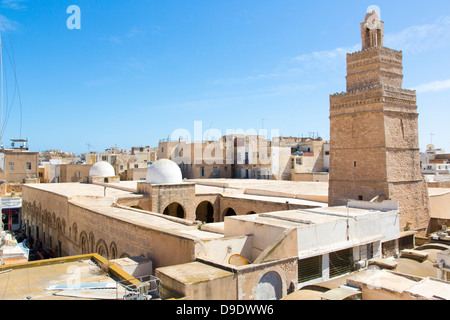 Arabische Inschrift, Minarett der großen Moschee in der Medina von Sfax Tunesien Stockfoto