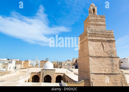 Arabische Inschrift, Minarett der großen Moschee in der Medina von Sfax Tunesien Stockfoto