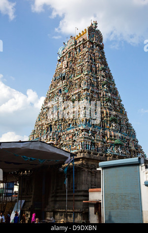 Touristen am Kapaleeshwarar Tempel, Mylapore, Chennai, Tamil Nadu, Indien Stockfoto