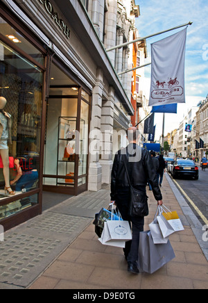 Ansicht der Bond Street, einer exklusiven Einkaufsstraße im Londoner West End, die Nord-Süd verläuft zwischen Oxford Street und Piccadilly Stockfoto