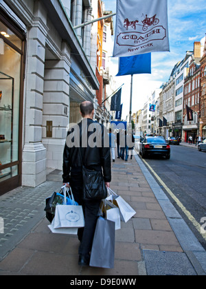 Ansicht der Bond Street, einer exklusiven Einkaufsstraße im Londoner West End, die Nord-Süd verläuft zwischen Oxford Street und Piccadilly Stockfoto